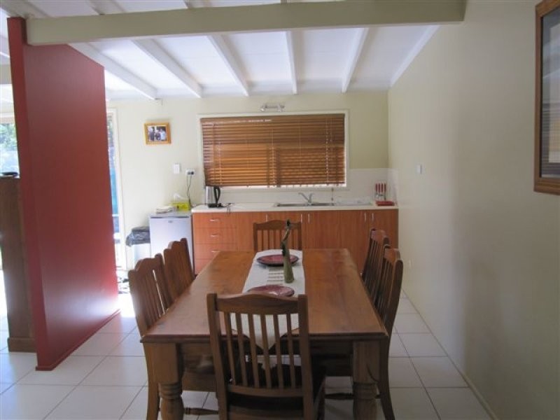 4 Avondale Road, Avondale QLD 4670