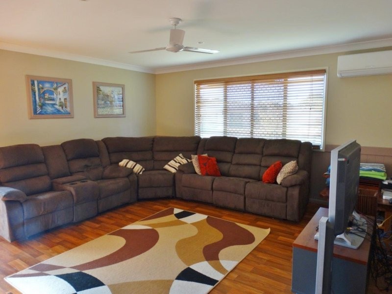 4 Pangola Street, Winfield QLD 4670