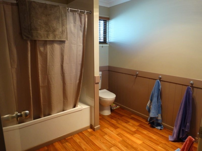 4 Pangola Street, Winfield QLD 4670