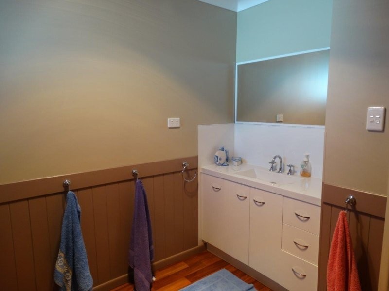 4 Pangola Street, Winfield QLD 4670