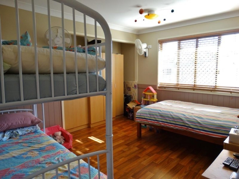 4 Pangola Street, Winfield QLD 4670