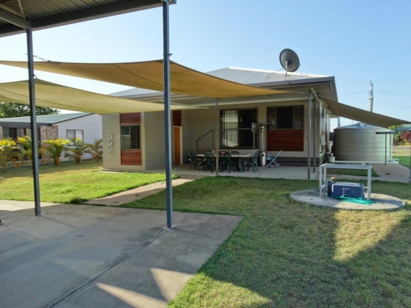 4 Pangola Street, Winfield QLD 4670