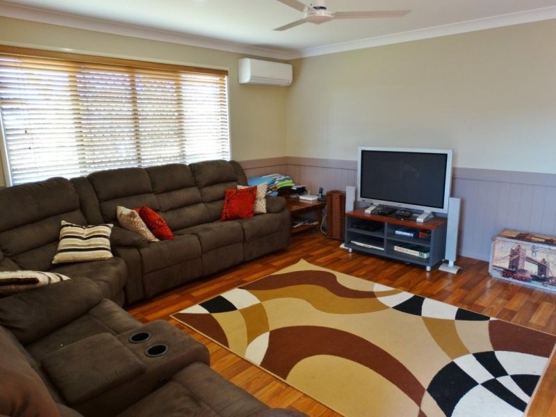 4 Pangola Street, Winfield QLD 4670