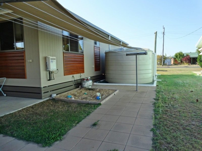 4 Pangola Street, Winfield QLD 4670