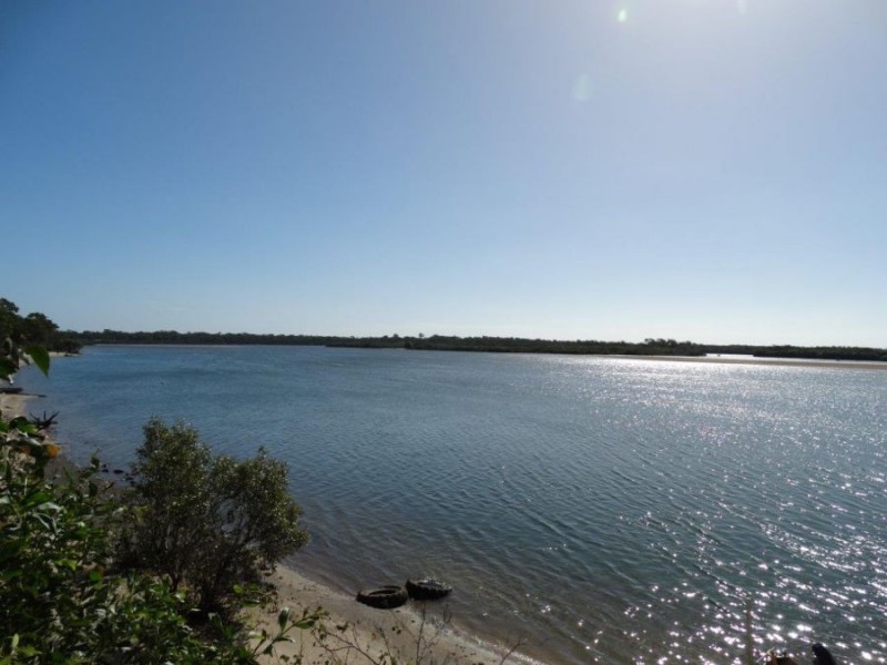 2 Pangola Street, Winfield QLD 4670