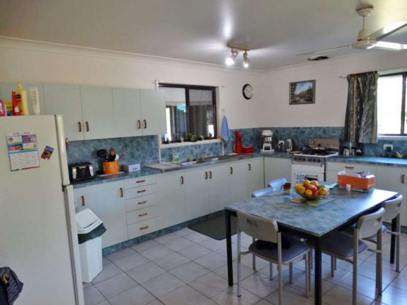 2 Pangola Street, Winfield QLD 4670