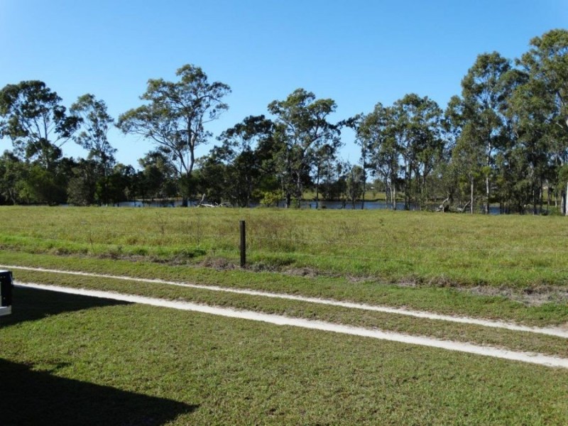2 Pangola Street, Winfield QLD 4670