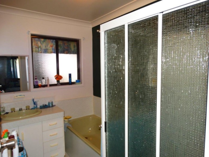 2 Pangola Street, Winfield QLD 4670