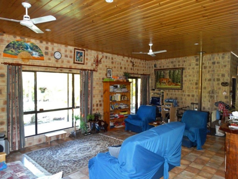 472 Matchbox Road, Deepwater QLD 4674