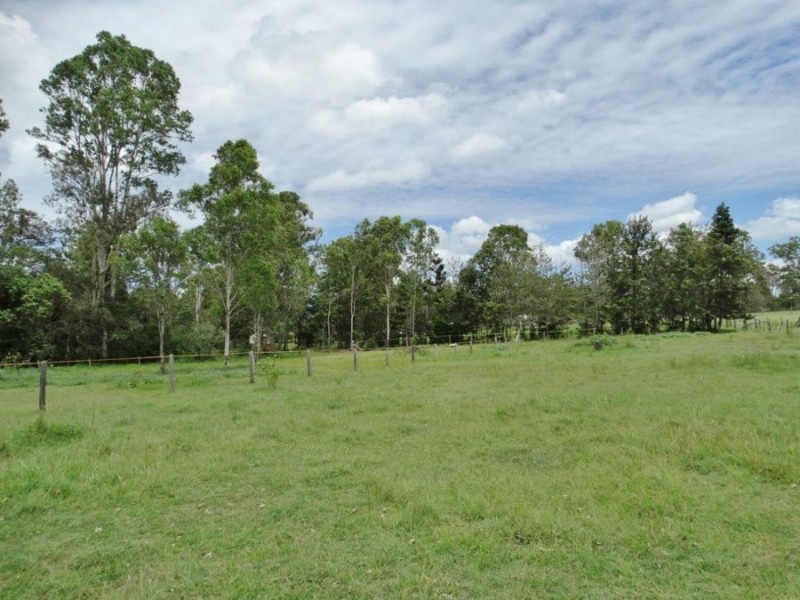 12 Kirchner Road, Oyster Creek QLD 4674