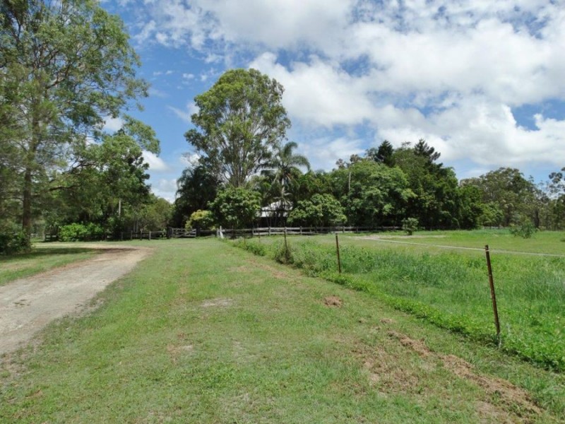 1030 Round Hill Road, Captain Creek QLD 4677