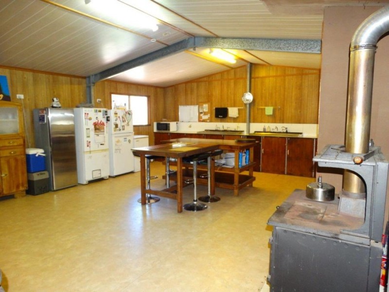 1833 Tableland Road, Mount Maria QLD 4674