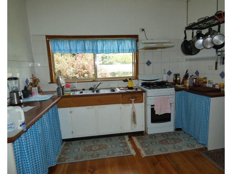 2140 Tableland Road, Mount Maria QLD 4674