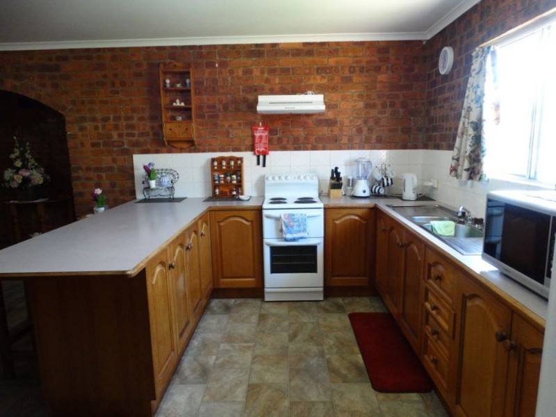 15 Kennedy Street, Avondale QLD 4670