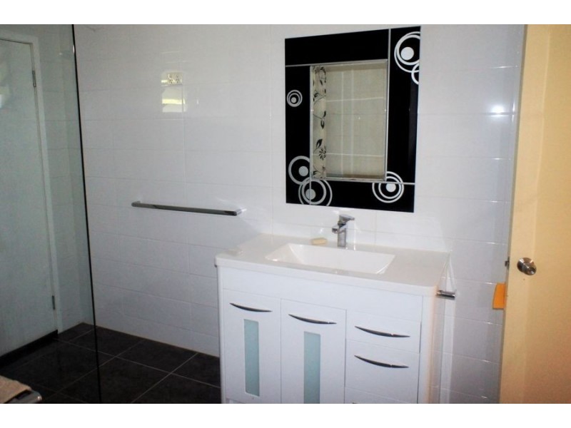 3727 Lowmead Road, Lowmead QLD 4676