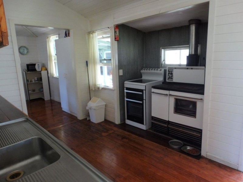 1059 Hills Road, Mount Maria QLD 4674