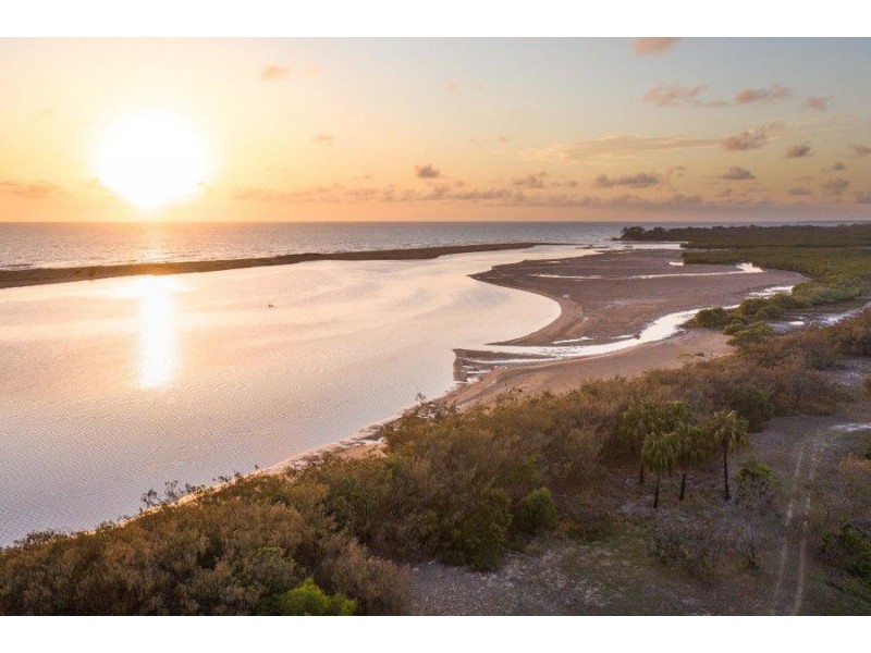 704 Fingerfield Road, Deepwater QLD 4674