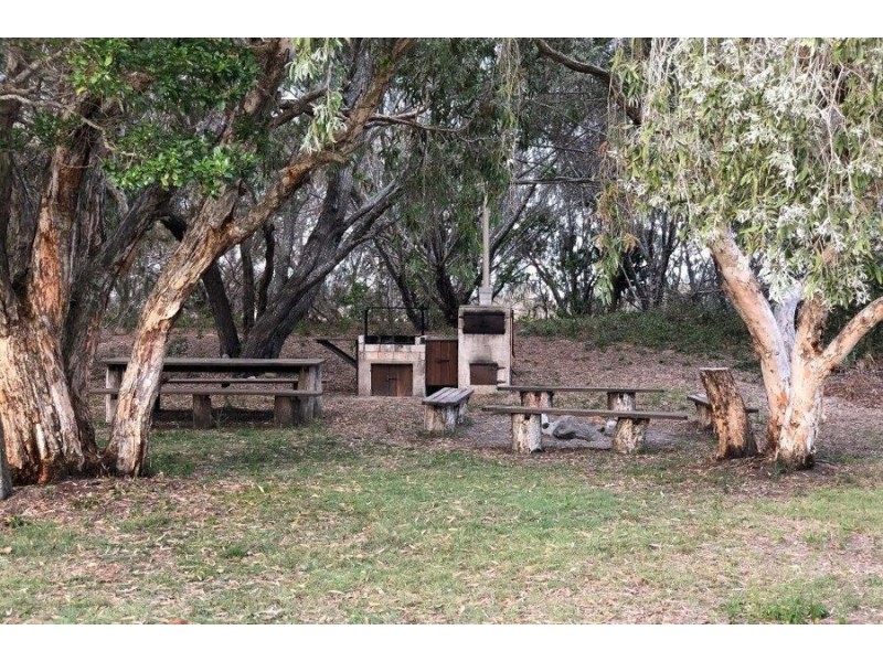 704 Fingerfield Road, Deepwater QLD 4674