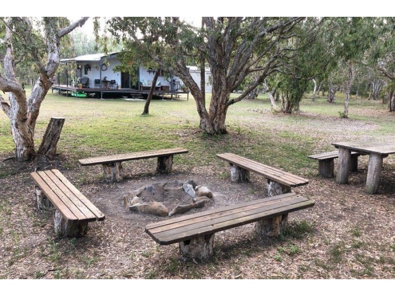 704 Fingerfield Road, Deepwater QLD 4674