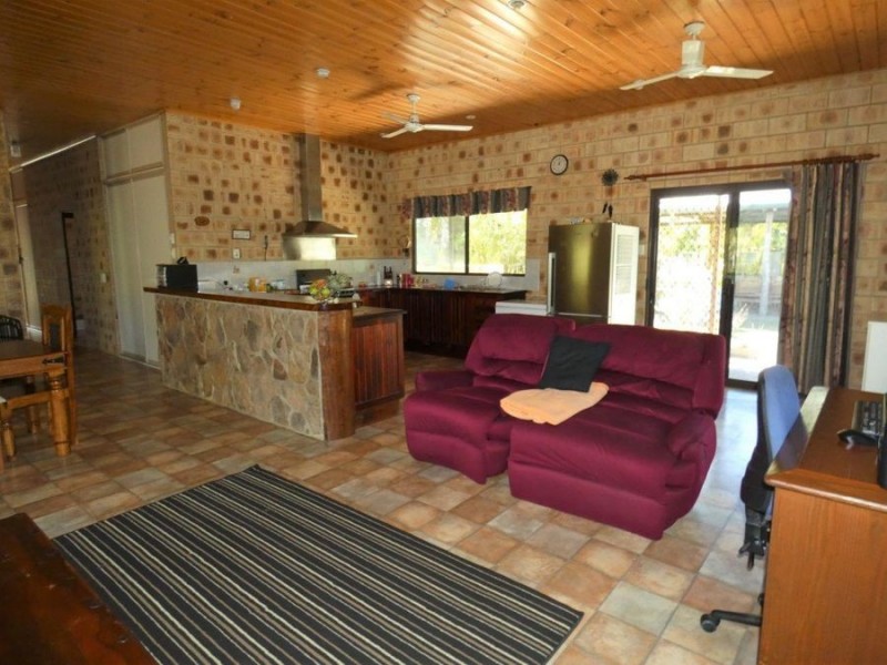 472 Matchbox Road, Deepwater QLD 4674