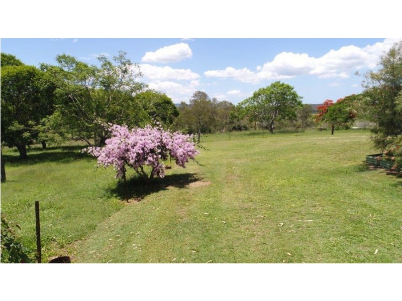 19 Claytons Road, Lowmead QLD 4676