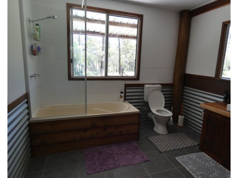 2092 Tableland Road, Mount Maria QLD 4674