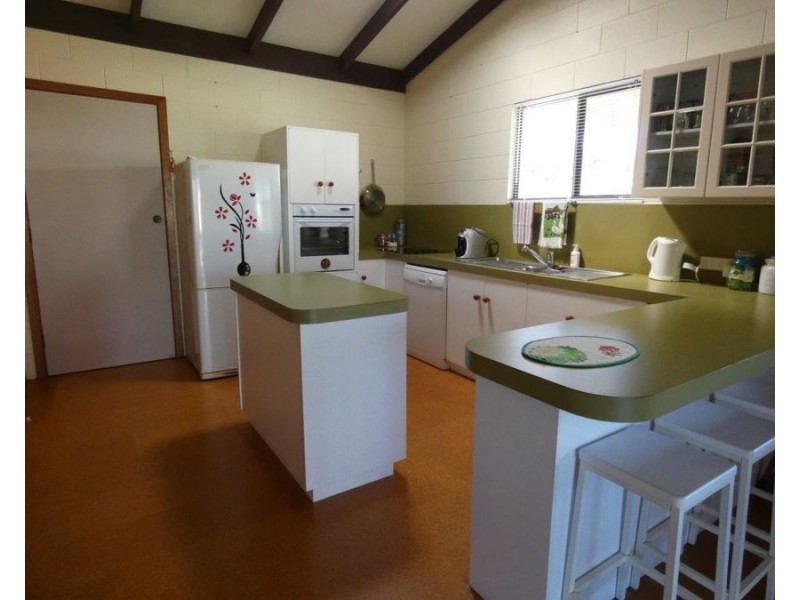 8 Pangola Street, Winfield QLD 4670