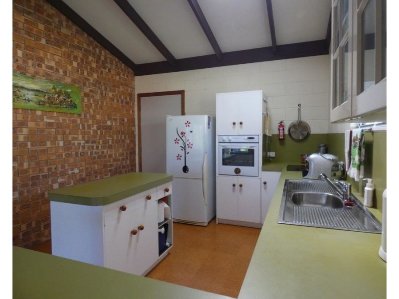 8 Pangola Street, Winfield QLD 4670