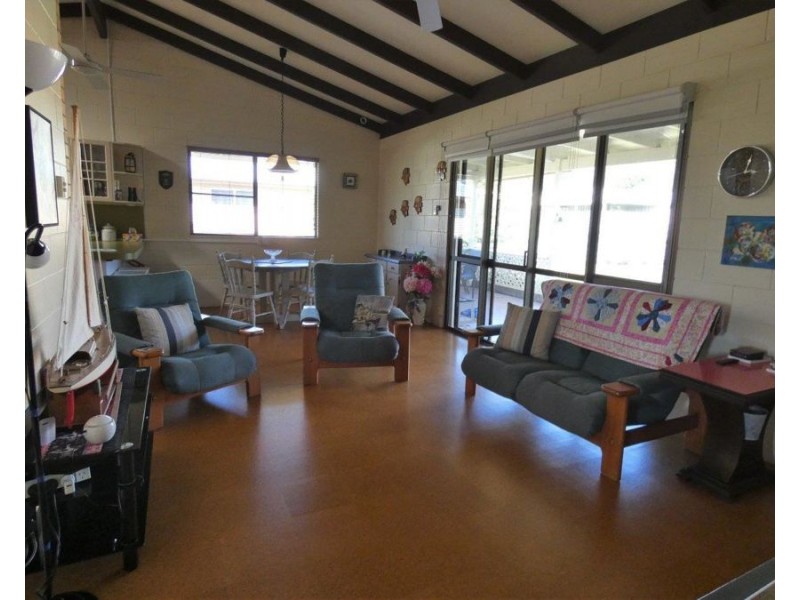 8 Pangola Street, Winfield QLD 4670