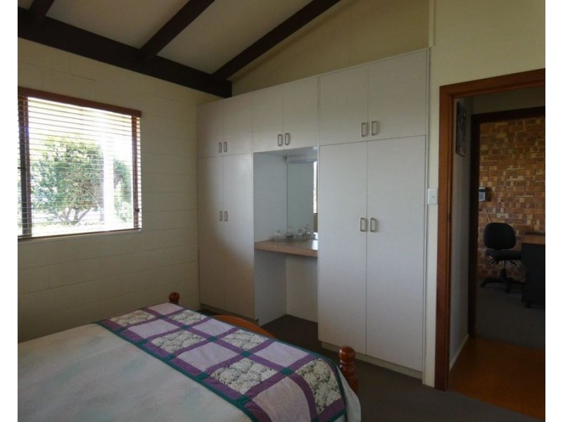 8 Pangola Street, Winfield QLD 4670