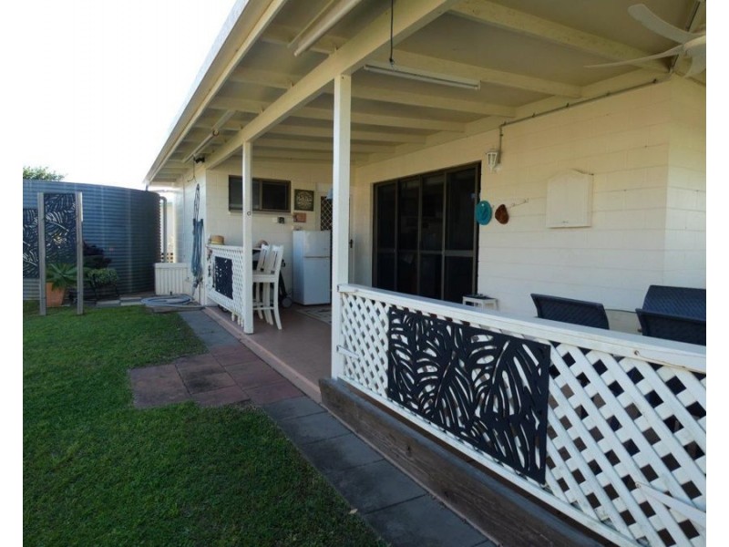 8 Pangola Street, Winfield QLD 4670