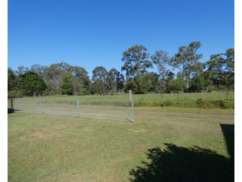 8 Pangola Street, Winfield QLD 4670