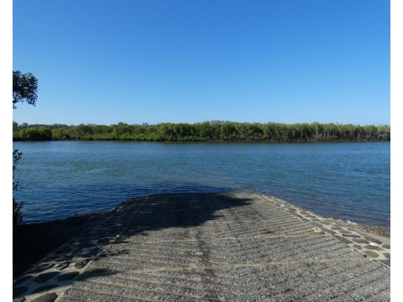 8 Pangola Street, Winfield QLD 4670