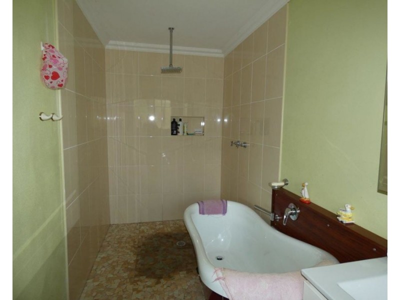 608 Cross Road, Euleilah QLD 4674