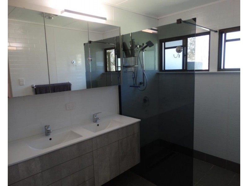 19 Claytons Road, Lowmead QLD 4676