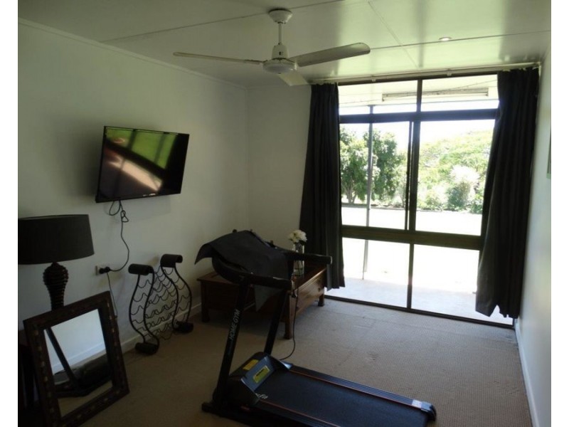 19 Claytons Road, Lowmead QLD 4676