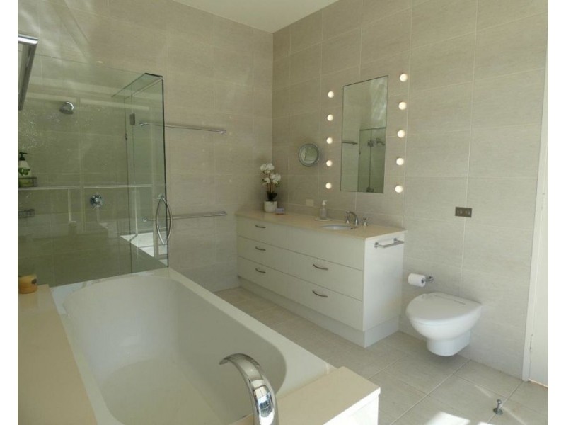 810 Fingerfield Road, Deepwater QLD 4674