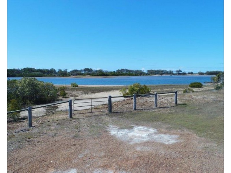 810 Fingerfield Road, Deepwater QLD 4674