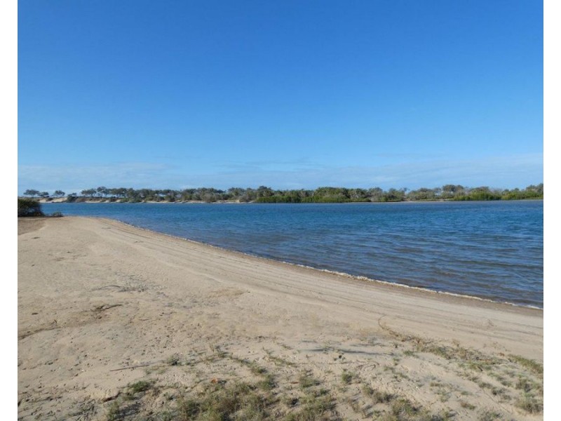 810 Fingerfield Road, Deepwater QLD 4674