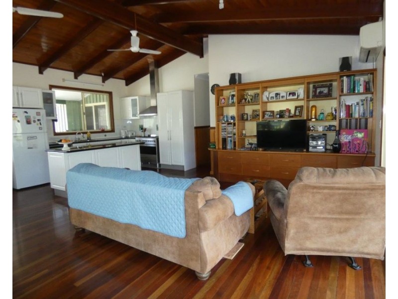 122 Muller Road, Baffle Creek QLD 4674