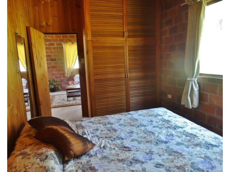 240 Ballantyne Road, Captain Creek QLD 4677