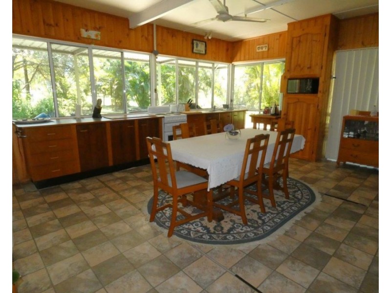 561 Matchbox Road, Deepwater QLD 4674