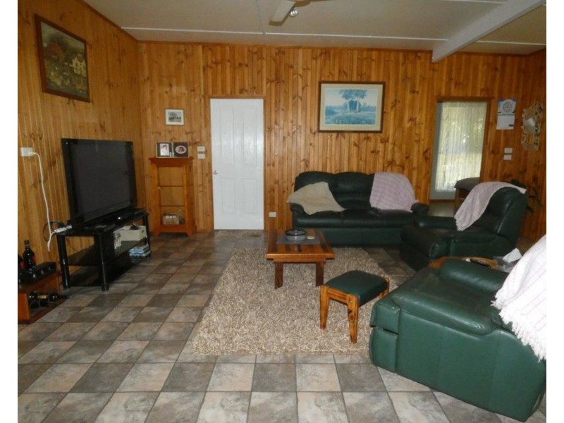 561 Matchbox Road, Deepwater QLD 4674