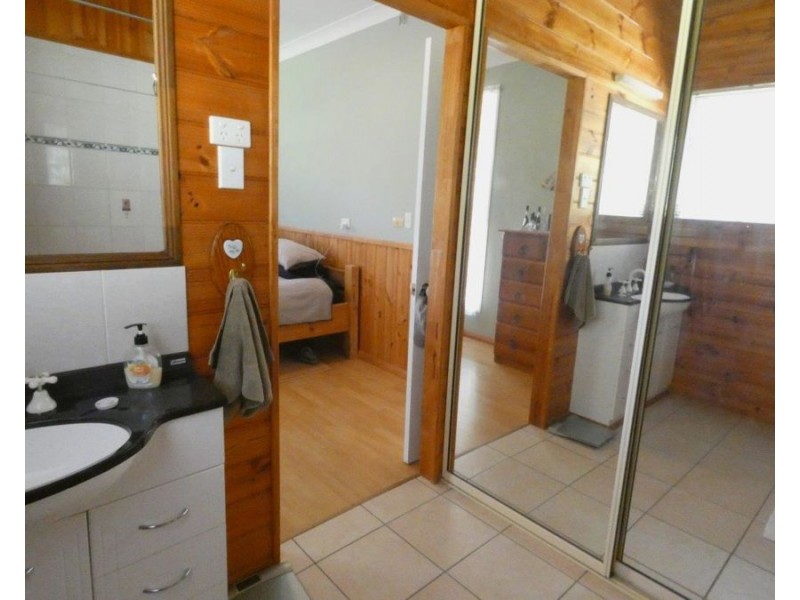 561 Matchbox Road, Deepwater QLD 4674