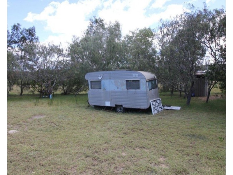 696 Fingerfield Road, Deepwater QLD 4674