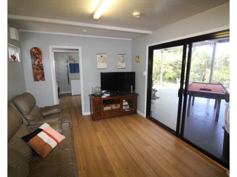 696 Fingerfield Road, Deepwater QLD 4674