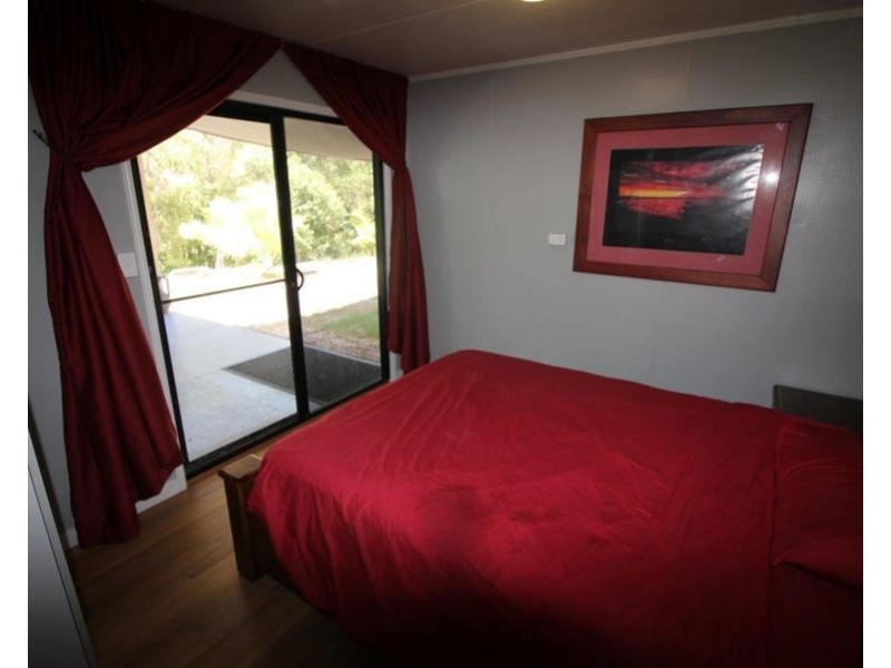 696 Fingerfield Road, Deepwater QLD 4674