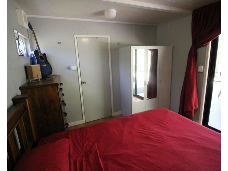 696 Fingerfield Road, Deepwater QLD 4674