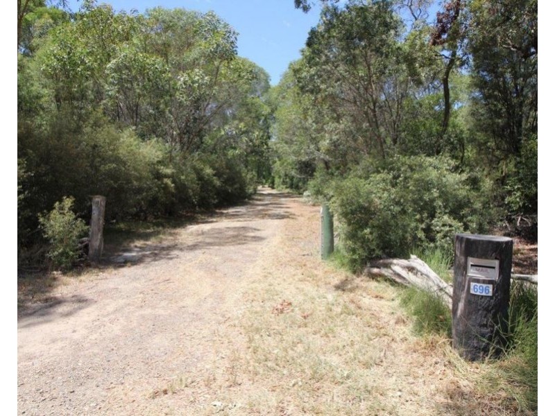 696 Fingerfield Road, Deepwater QLD 4674