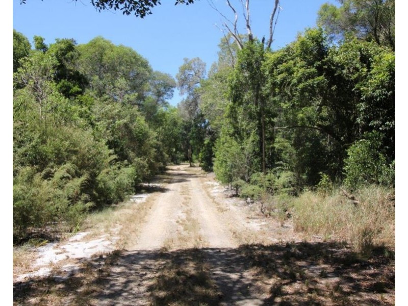 696 Fingerfield Road, Deepwater QLD 4674